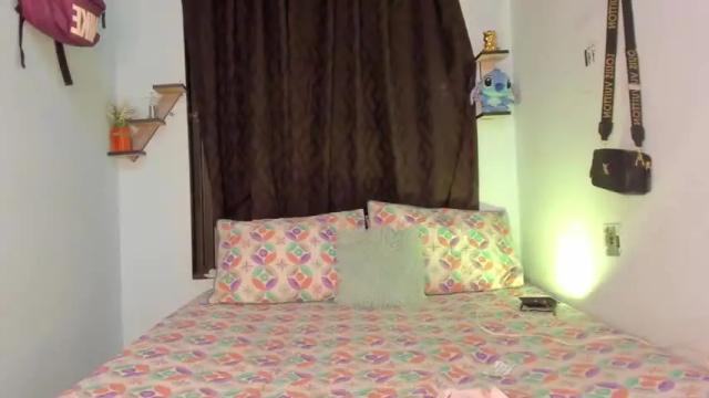 Image 10 of queen_kamil Stream on Chaturbate on 13 months ago
