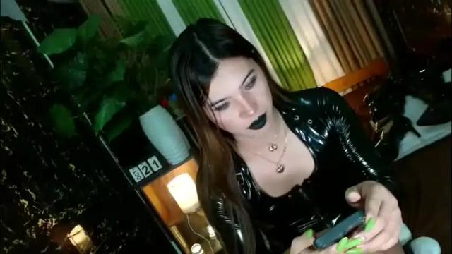 Image 10 of queen_kendalx19 Stream on Chaturbate on 5 days ago
