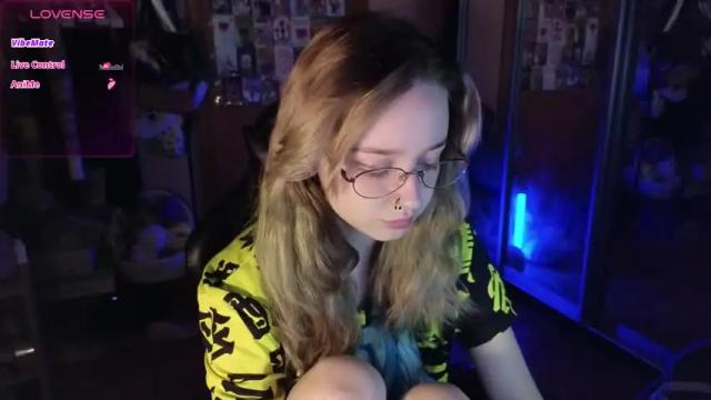 Image 2 of queen_kitty1818 Stream on Chaturbate on 1 month ago