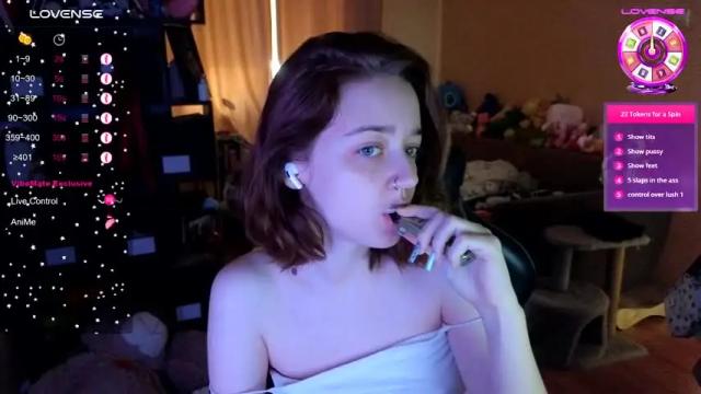 Image 2 of queen_kitty1818 Stream on Chaturbate on 19 days ago
