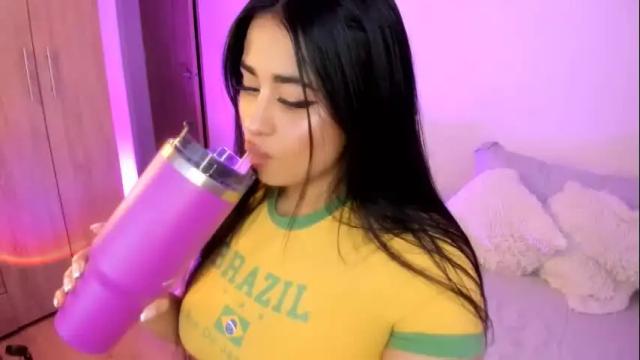 Image 8 of queen_liana Stream on Chaturbate on 2 months ago