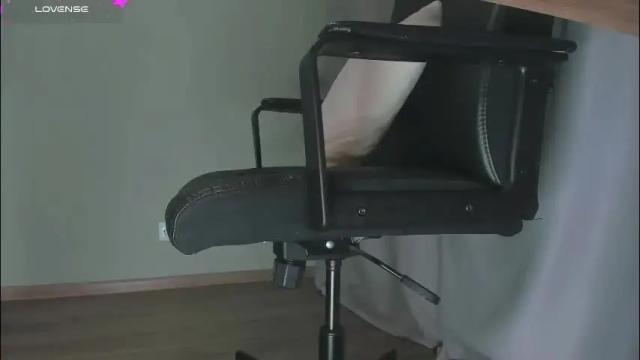 Image 8 of queen_nylon Stream on Chaturbate on 25 days ago