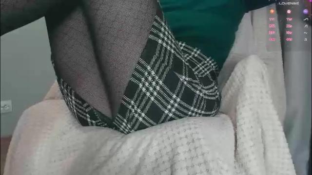 Image 4 of queen_nylon Stream on Chaturbate on 2 months ago