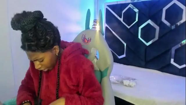 Image 4 of queen_perla_ Stream on Chaturbate on 1 month ago