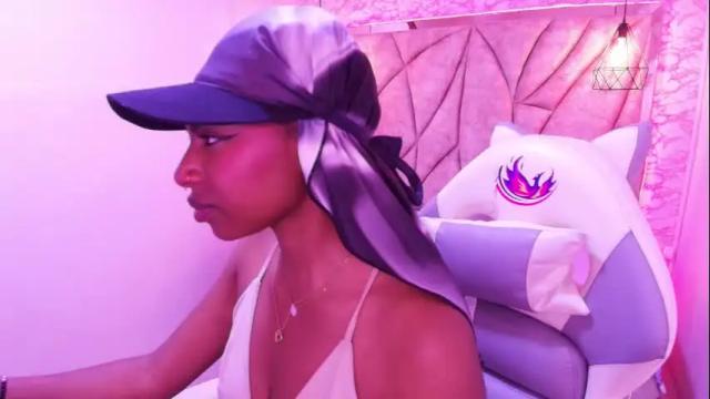 Image 4 of queen_perla_ Stream on Chaturbate on 8 days ago