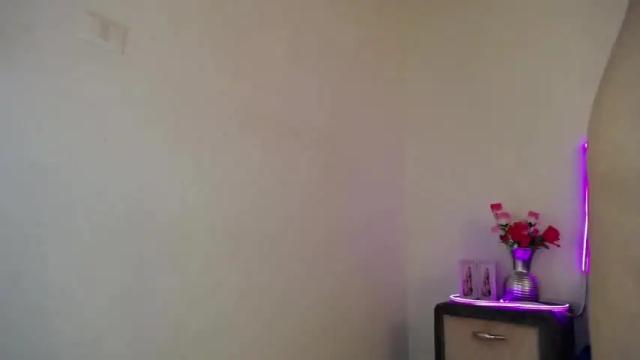 Image 4 of queen_rose11 Stream on Chaturbate on 22 months ago