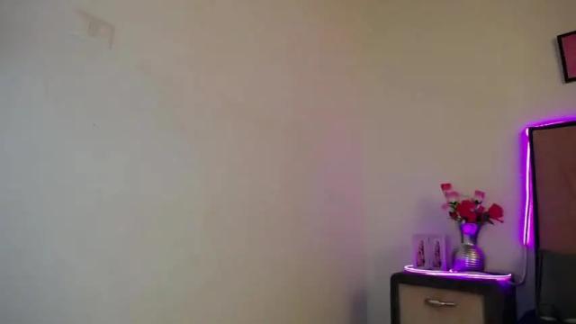 Image 8 of queen_rose11 Stream on Chaturbate on 22 months ago