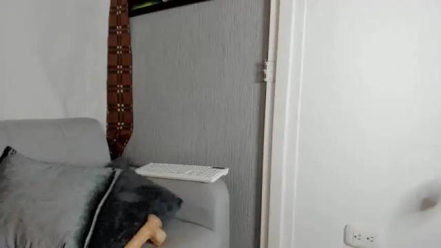 Image 12 of queen_rose11 Stream on Chaturbate on 22 months ago