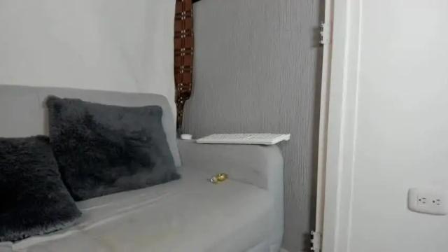 Image 2 of queen_rose11 Stream on Chaturbate on 22 months ago