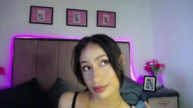Image 3 of queen_rose11 Stream on Chaturbate on 21 months ago