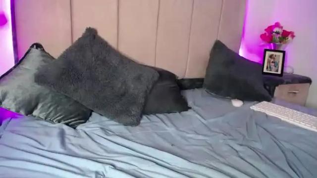 Image 4 of queen_rose11 Stream on Chaturbate on 21 months ago