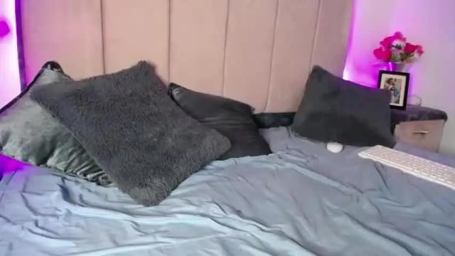 Image 5 of queen_rose11 Stream on Chaturbate on 21 months ago