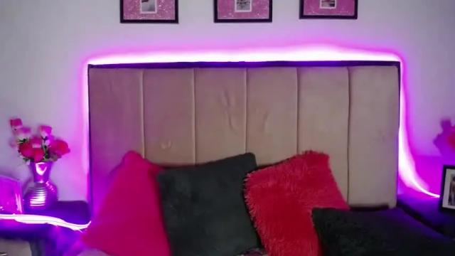 Image 2 of queen_rose11 Stream on Chaturbate on 21 months ago