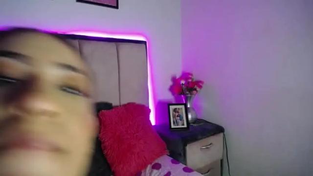 Image 3 of queen_rose11 Stream on Chaturbate on 5 months ago