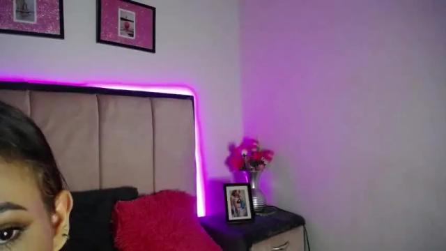 Image 6 of queen_rose11 Stream on Chaturbate on 21 months ago