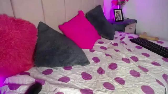 Image 2 of queen_rose11 Stream on Chaturbate on 21 months ago