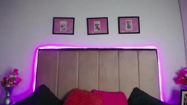 Image 2 of queen_rose11 Stream on Chaturbate on 21 months ago