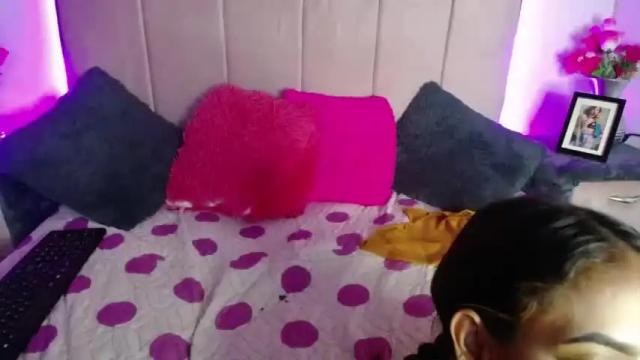 Image 6 of queen_rose11 Stream on Chaturbate on 21 months ago