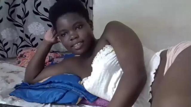 Image 11 of queen_titz Stream on Chaturbate on 16 months ago