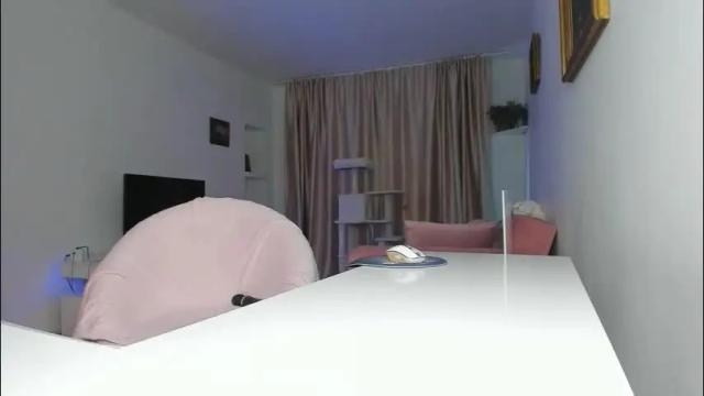 Image 11 of queen_yasmine Stream on Chaturbate on 2 months ago