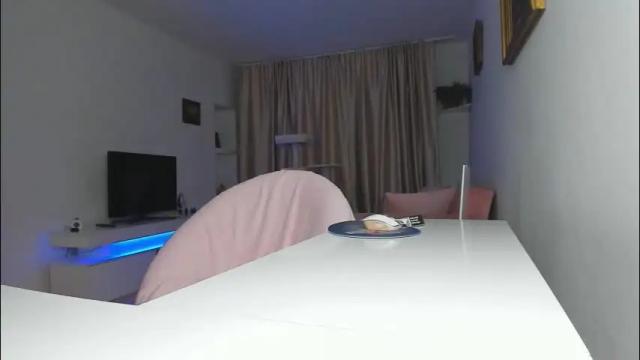 Image 11 of queen_yasmine Stream on Chaturbate on 1 month ago