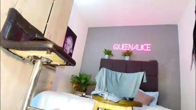 Image 7 of queenaliice Stream on Chaturbate on 19 days ago