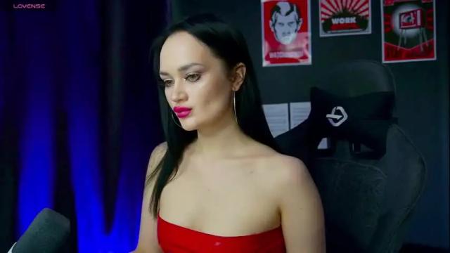Image 12 of queenaliss Stream on Chaturbate on 16 days ago