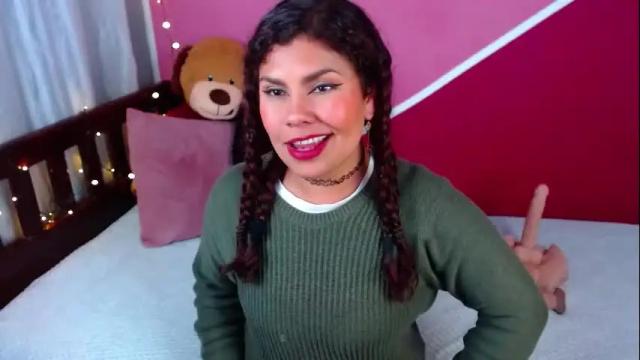 Image 2 of queenamazon_ Stream on Chaturbate on 1 month ago