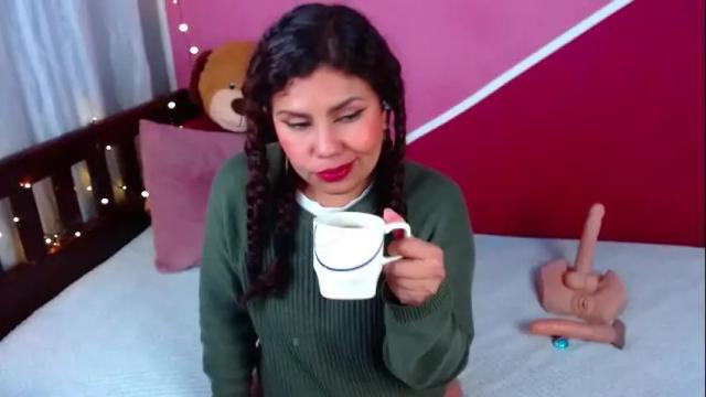 Image 4 of queenamazon_ Stream on Chaturbate on 1 month ago