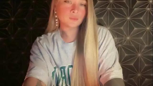 Image 3 of queenarthalia Stream on Chaturbate on 19 months ago