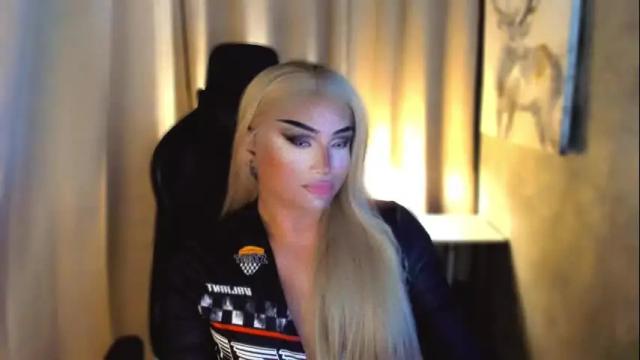 Image 4 of queenarthalia Stream on Chaturbate on 1 month ago
