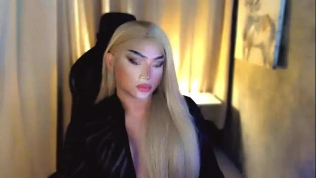 Image 3 of queenarthalia Stream on Chaturbate on 9 days ago