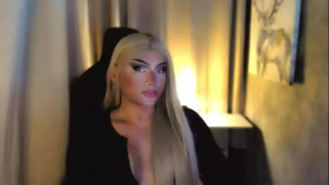 Image 2 of queenarthalia Stream on Chaturbate on 3 days ago