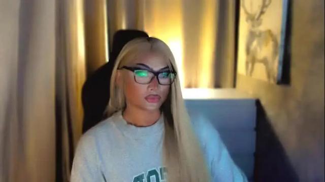 Image 8 of queenarthalia Stream on Chaturbate on 2 months ago
