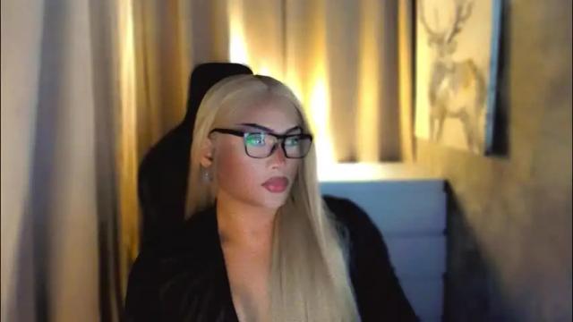 Image 2 of queenarthalia Stream on Chaturbate on 2 months ago