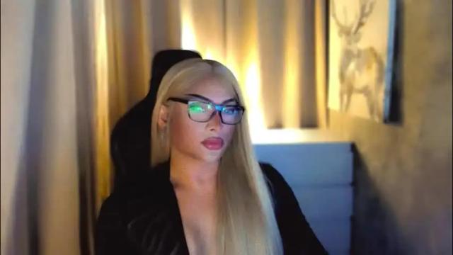 Image 3 of queenarthalia Stream on Chaturbate on 2 months ago
