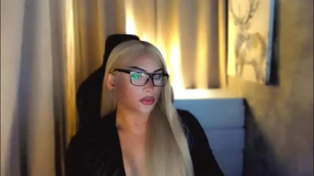 Image 4 of queenarthalia Stream on Chaturbate on 2 months ago
