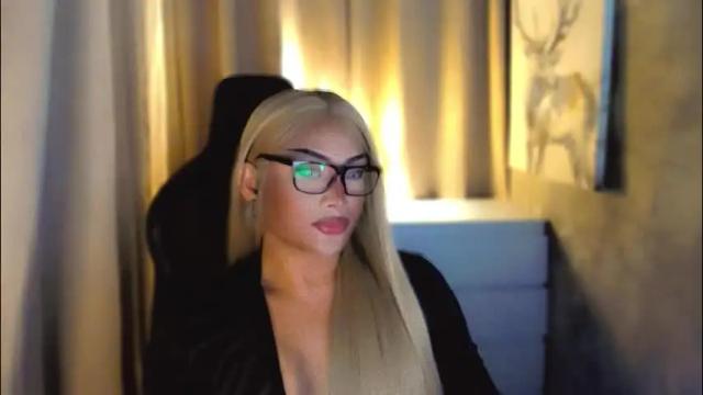 Image 7 of queenarthalia Stream on Chaturbate on 2 months ago