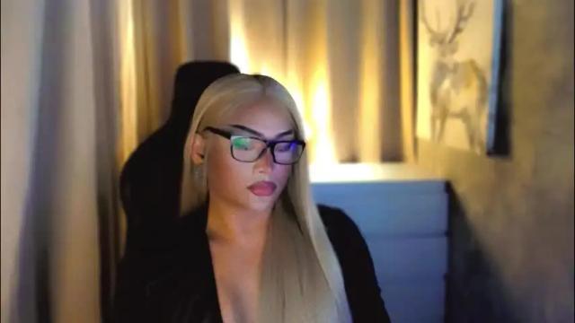 Image 8 of queenarthalia Stream on Chaturbate on 2 months ago