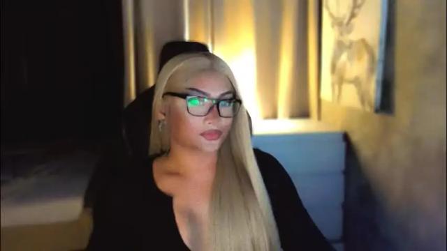 Image 2 of queenarthalia Stream on Chaturbate on 2 months ago