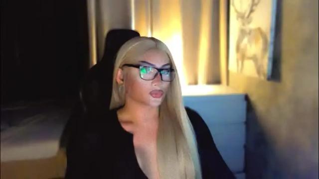 Image 4 of queenarthalia Stream on Chaturbate on 2 months ago