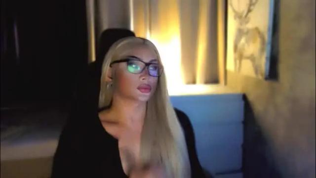 Image 6 of queenarthalia Stream on Chaturbate on 2 months ago