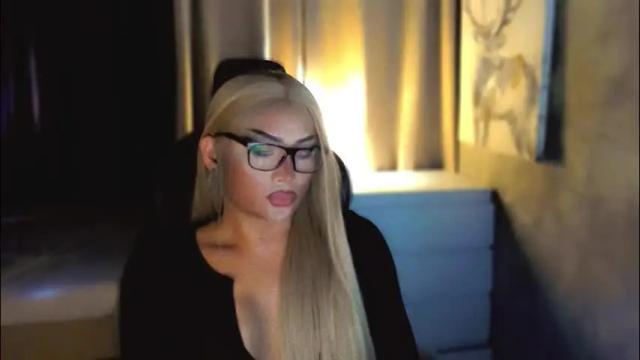 Image 7 of queenarthalia Stream on Chaturbate on 2 months ago