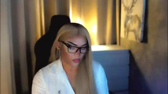 Image 10 of queenarthalia Stream on Chaturbate on 2 months ago