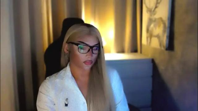 Image 7 of queenarthalia Stream on Chaturbate on 2 months ago