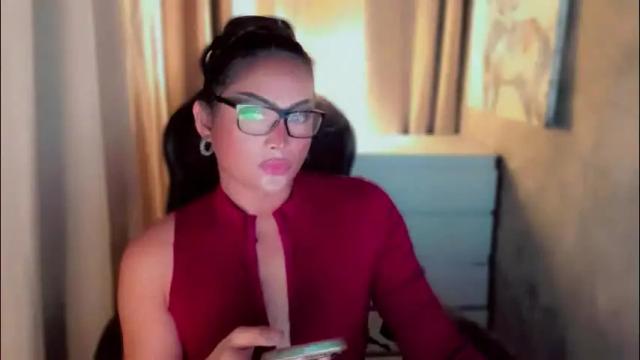 Image 3 of queenarthalia Stream on Chaturbate on 1 month ago