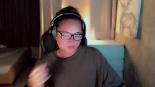 Image 3 of queenarthalia Stream on Chaturbate on 27 days ago