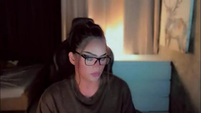 Image 2 of queenarthalia Stream on Chaturbate on 1 month ago