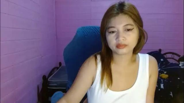 Image 2 of queenboba Stream on Chaturbate on 15 hours ago