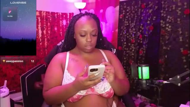 Image 11 of queencroze Stream on Chaturbate on 2 months ago